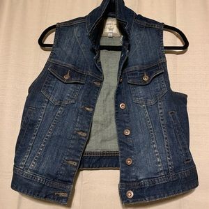 Jean jacket no sleeves size large